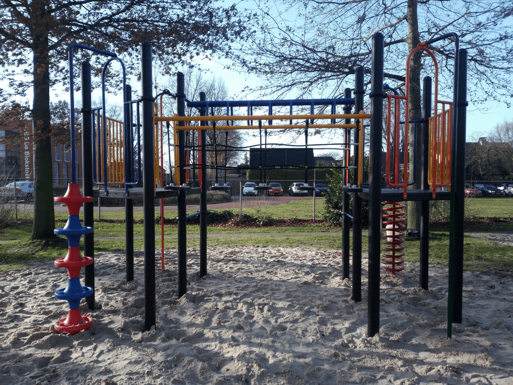 Nieuwe speeltoestellen op verschillende speelplekken in Westerhaar/Vriezenveensche Wijk in Gemeente Twenterand