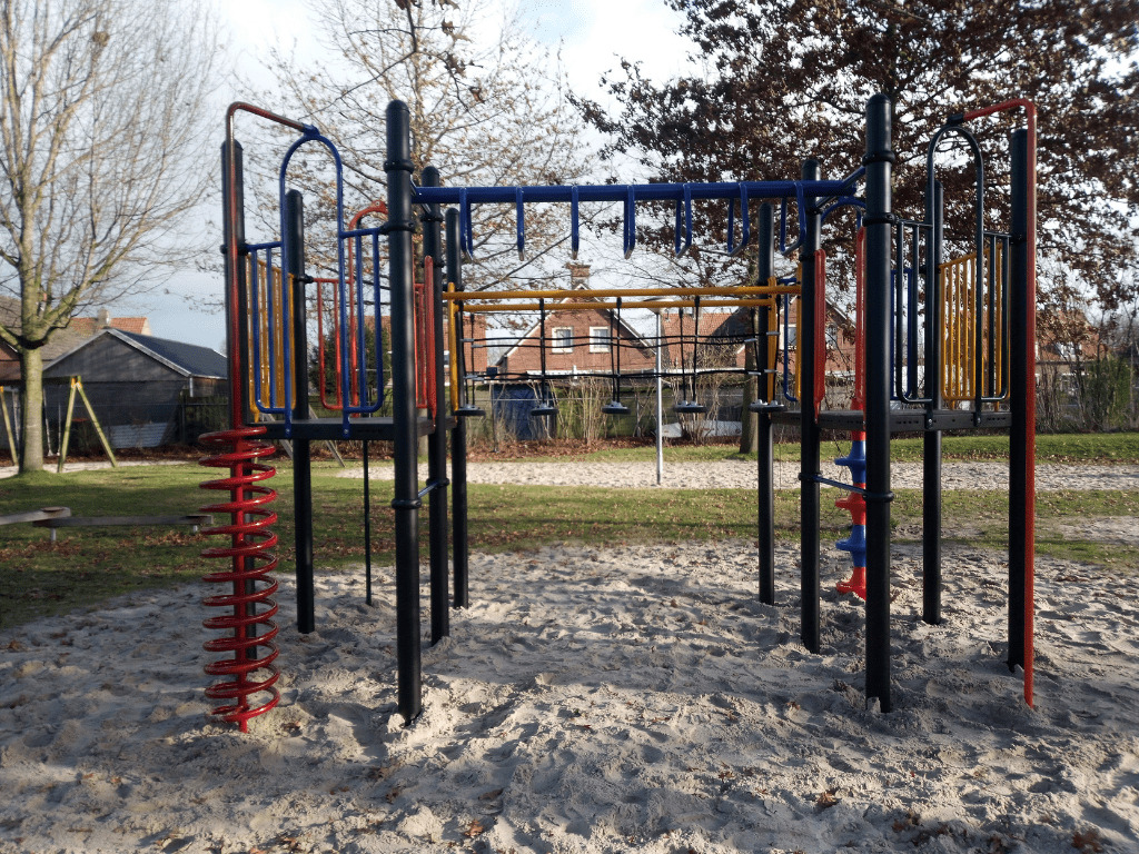 Nieuwe speeltoestellen op verschillende speelplekken in Westerhaar/Vriezenveensche Wijk in Gemeente Twenterand