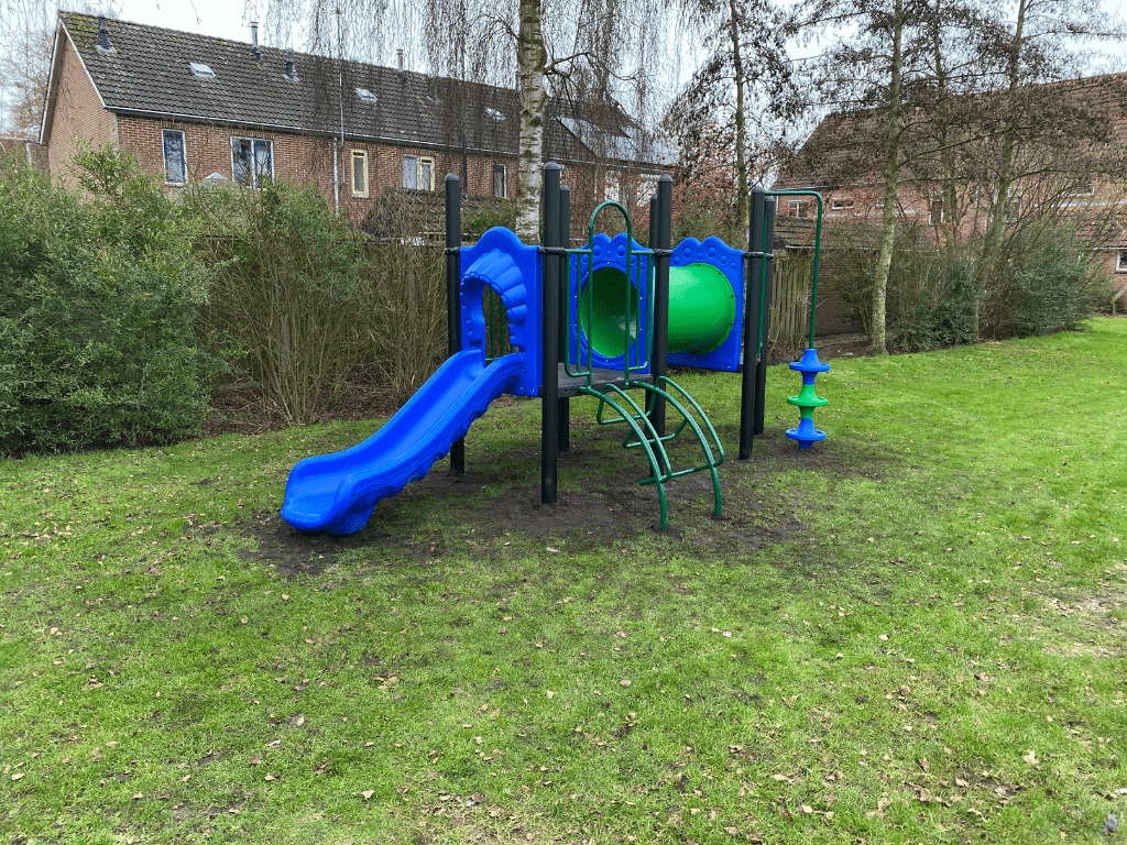 Nieuwe speeltoestellen op verschillende speelplekken in Westerhaar/Vriezenveensche Wijk in Gemeente Twenterand