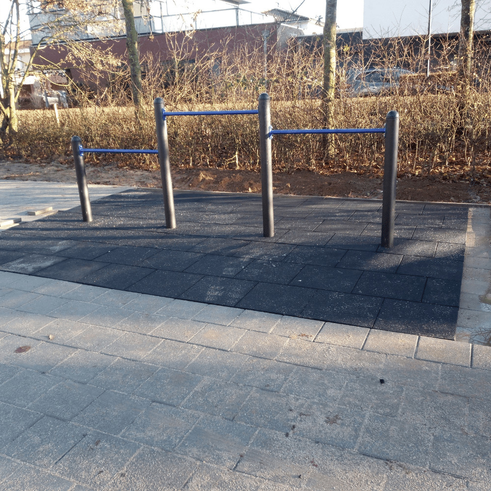 driedelig duikelrek op schoolplein Canadaschool in Doetinchem