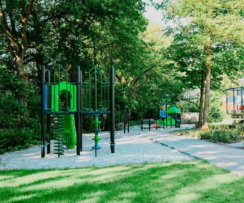 Eigen ontwerpen speeltoestellen voor Het Reliëf in Enschede