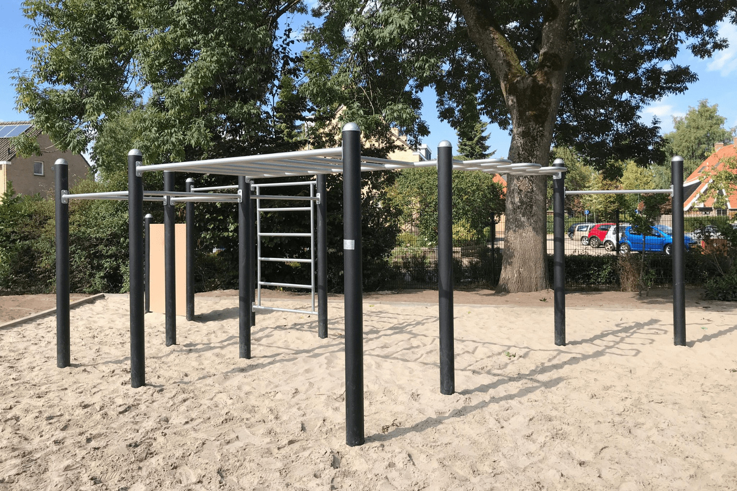 calisthenics sporttoestel op schoolplein bij basisschool De Rietakker in De Bilt
