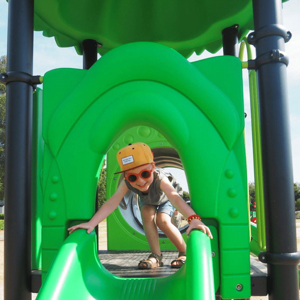 speeltoren met kunststof glijbanen op strand bij camping Achterste Hoef in Bladel