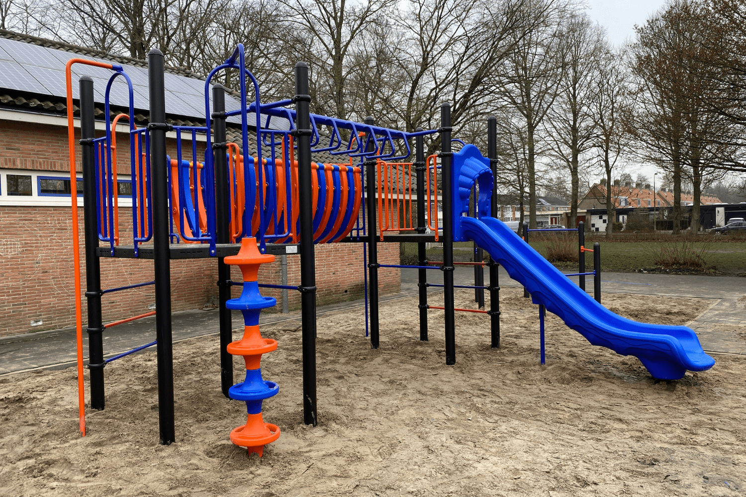 eigen ontwerp speeltoestel bij OBS De Driehoek in Marknesse