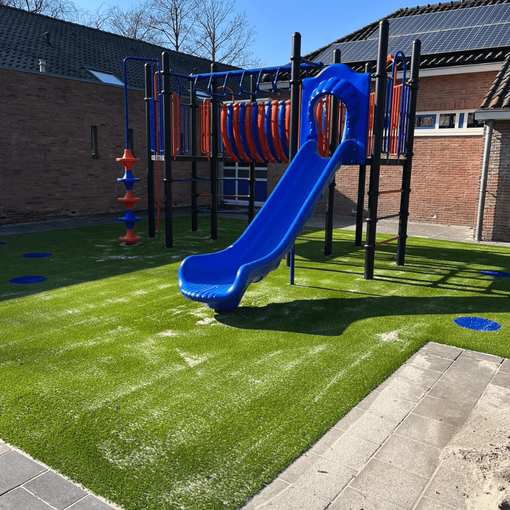 eigen ontwerp speeltoestel bij OBS De Driehoek in Marknesse