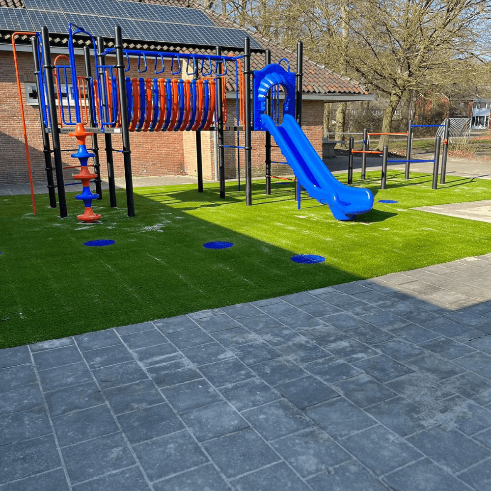 eigen ontwerp speeltoestel bij OBS De Driehoek in Marknesse