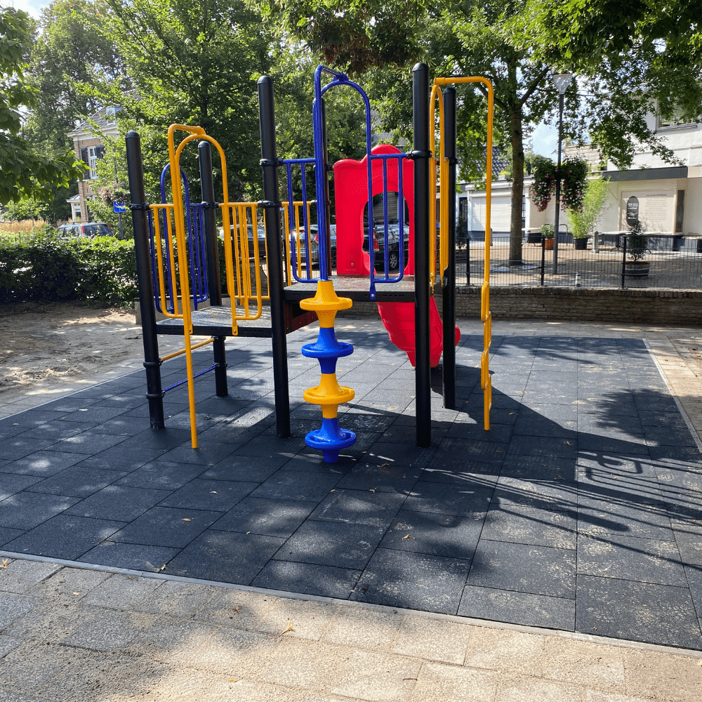 Combinatietoestel met rubber valtegels bij Vullerschool in Gorssel