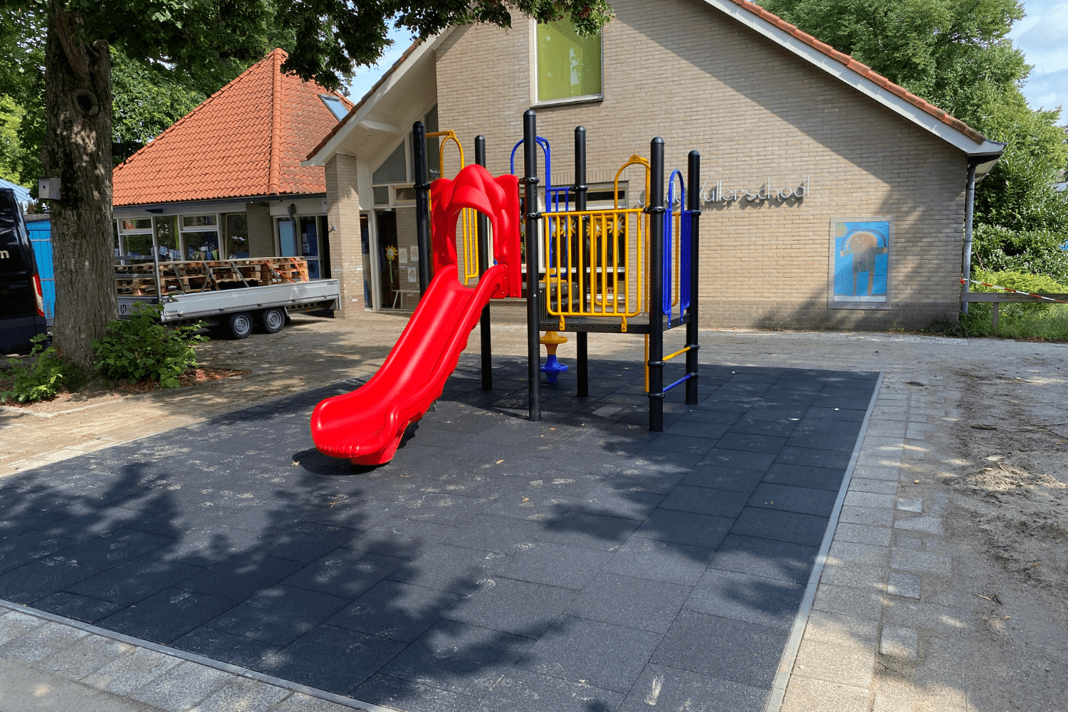 Combinatietoestel met rubber valtegels bij Vullerschool in Gorssel