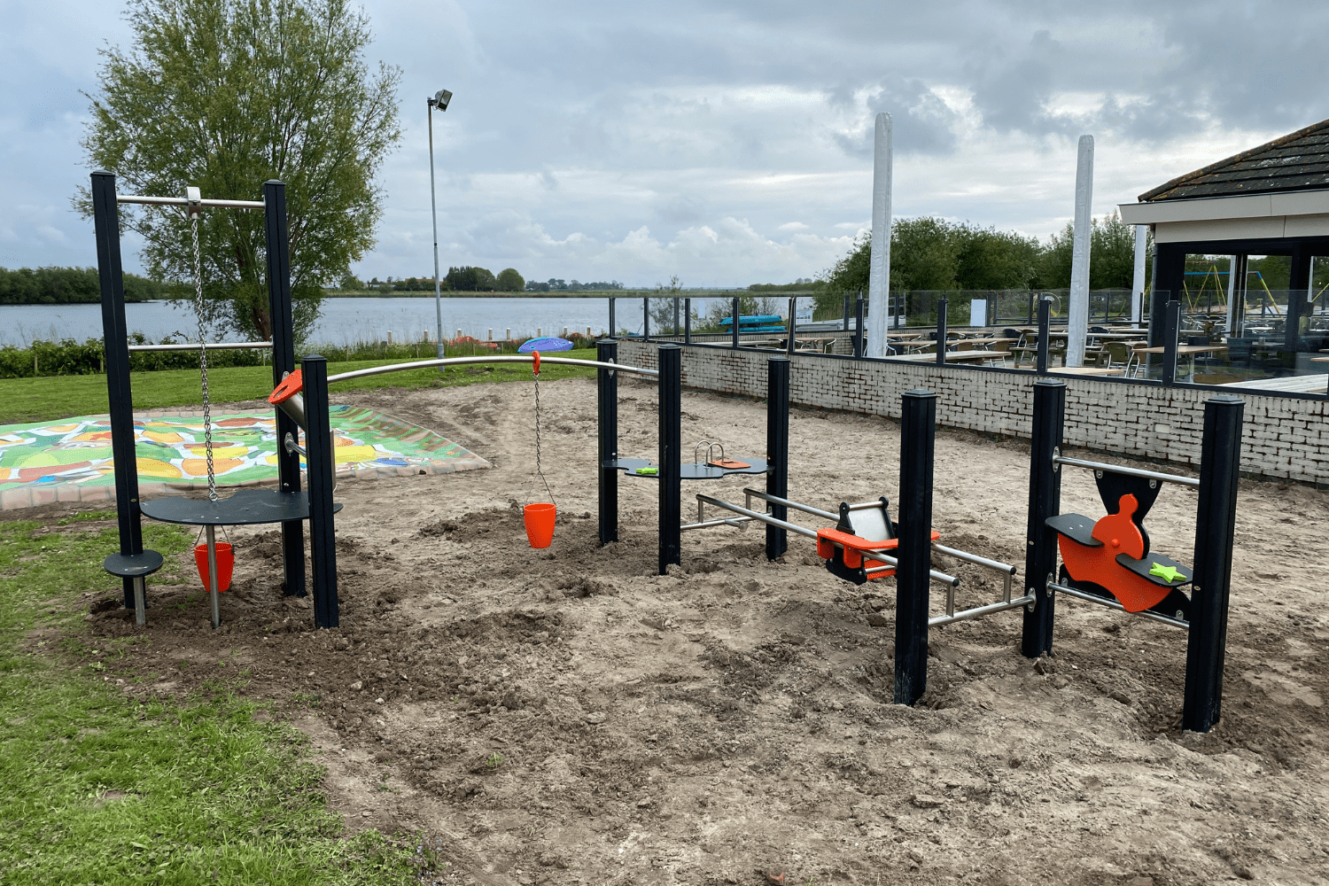 zandspeeltoestel bij Pannenkoekenbakker Zuidland in Simonshaven