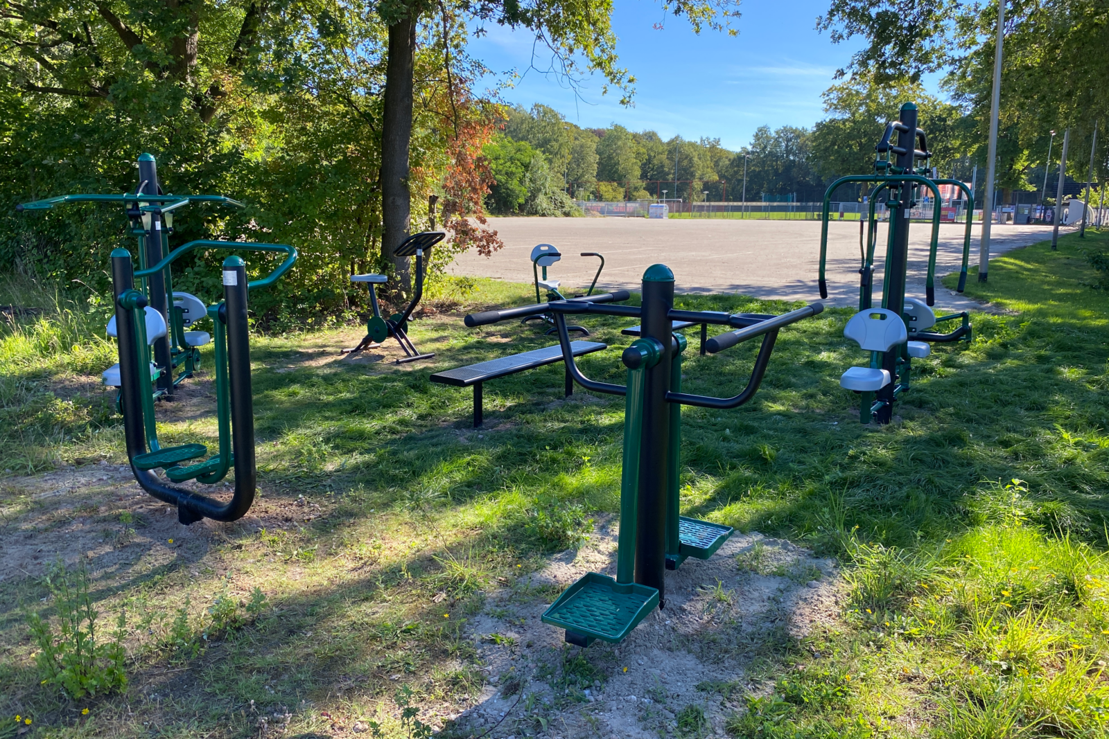 beweegtuin met outdoor fitnesstoestellen bij SC Barbaros in Hengelo