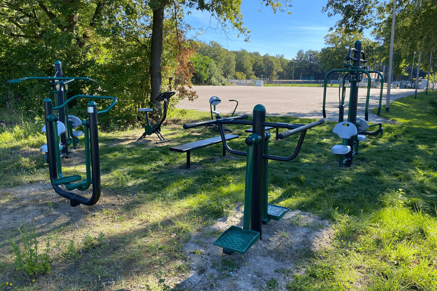 beweegtuin met outdoor fitnesstoestellen bij SC Barbaros in Hengelo