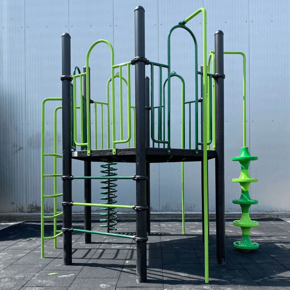 Zelf ontworpen klimtoestel op schoolplein basisschool de Kameleon in Goirle