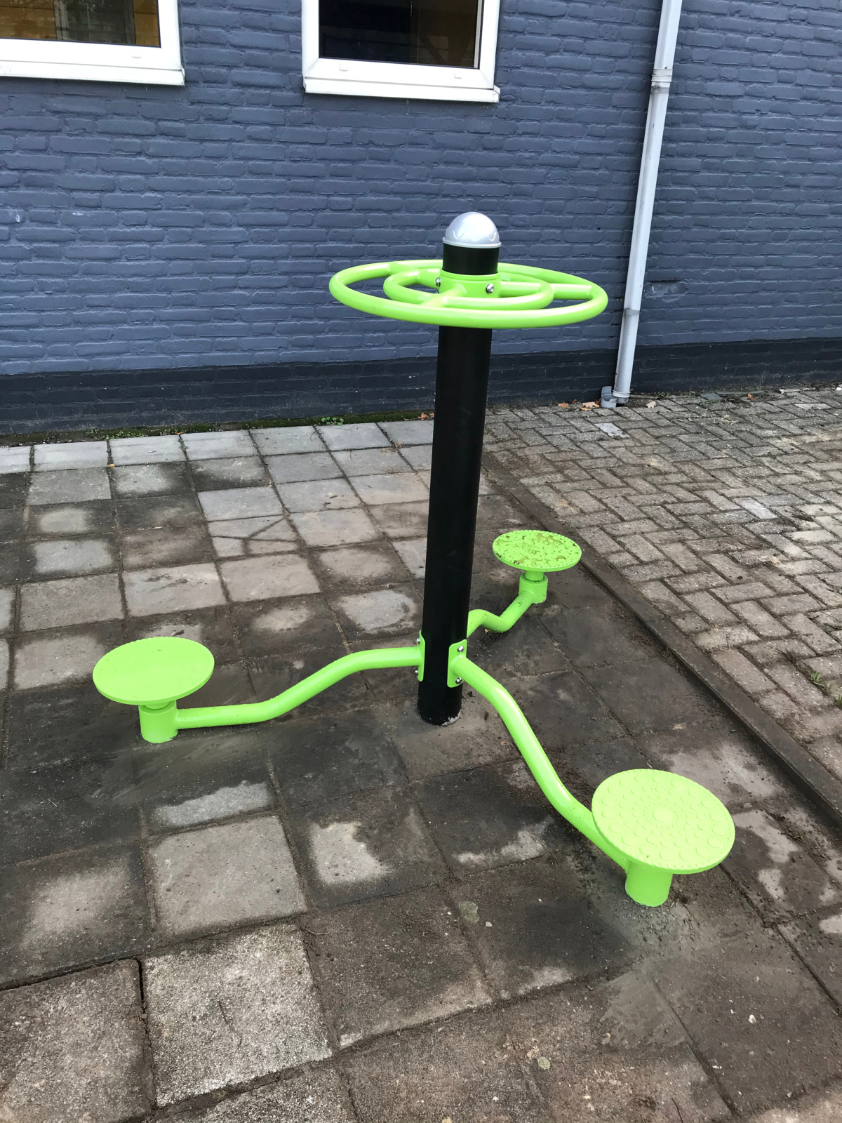 Tailletwister bij Het Kwadrant in Bergen op Zoom - geplaatste tailletwister